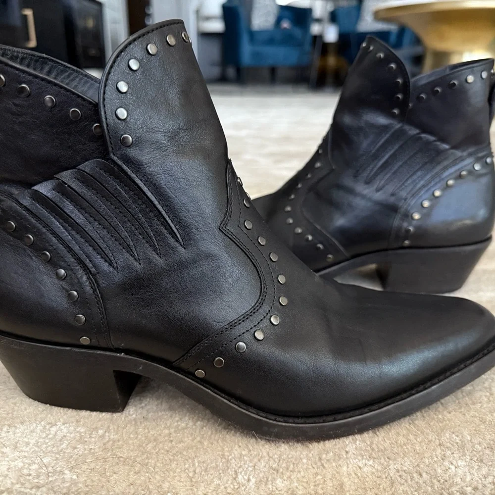 $1,500 Saint Laurent Black Dakota 50 Studded Leather Ankle Boots. - Picture 3 of 8